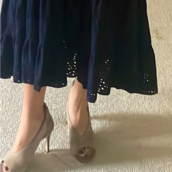 White House black market size 7 - Picture 1 of 1